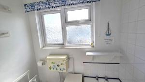 Ένα μπάνιο στο Chalet 150, Perran Sands +21 φωτογραφίες