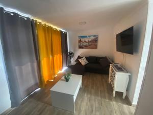 TV a/nebo společenská místnost v ubytování Solarena - Arena38