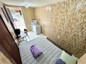 Kuchyň nebo kuchyňský kout v ubytování Mini Kitnet perfeito viajantes e executivos