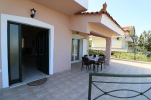 Afbeelding uit fotogalerij van Loukissia Villa Mare in Loukísia