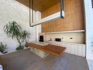 Η κουζίνα ή μικρή κουζίνα στο 3BR Modern Villa Cemagi