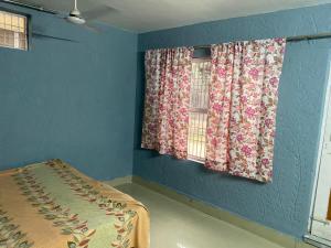 Ένα ή περισσότερα κρεβάτια σε δωμάτιο στο JIYA Guest HOUSE