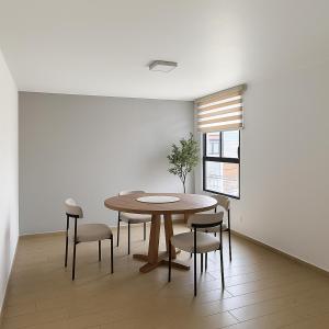a dining room with a table and chairs and a window at Depamor in Morelia