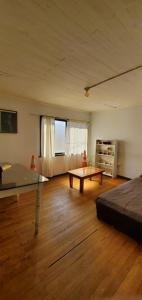 a large room with a table and a bed at Acogedor Departamento in Valparaíso