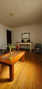 a living room with a wooden table and a bench at Acogedor Departamento in Valparaíso +6 photos