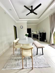 Χώρος καθιστικού στο Azzahra Sawah Homestay Unit A