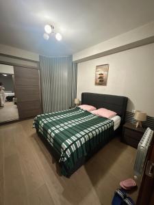 Ένα ή περισσότερα κρεβάτια σε δωμάτιο στο Sunny