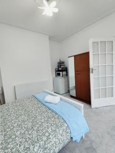 a bedroom with a bed and a stove in it at Double Room in Winton in Bournemouth +8 photos