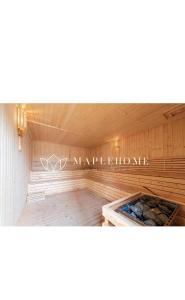 ゲンティンハイランドにあるWindmill upon hills luxurious sky villa350のメイフィールド・ブルースと書かれた看板のあるサウナ