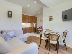 Μια τηλεόραση ή/και κέντρο ψυχαγωγίας στο Punta 2