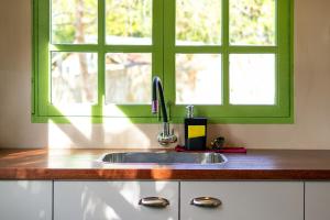 a kitchen sink with a green window above it at Casa Jaú in Novo Airão +24 photos