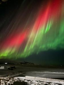 ein Bild der Nordlichter am Himmel in der Unterkunft Infinity Horizons in Hvolsvöllur