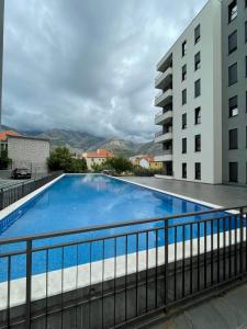 a large swimming pool on the balcony of a building at Apartman Celuga in Bar