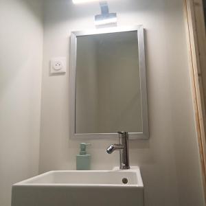 Ένα μπάνιο στο Studio chez l'habitant