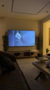 a living room with a large flat screen tv at شقة ما تتفوت in Tabuk