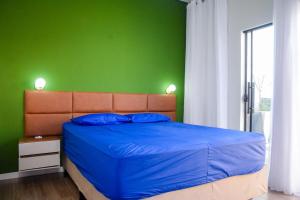 En eller flere senge i et værelse på CASA BALI 400 mtrs Thermas + 96 billeder