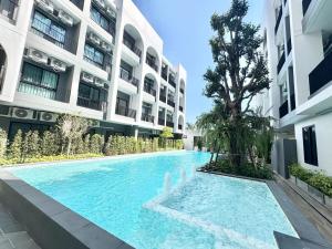 Bazén v ubytování 2 bedroom Nimman free gym pool nebo v jeho okolí
