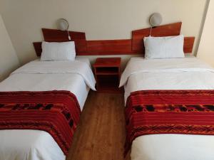 Ліжко або ліжка в номері Nayras Puno Hotel