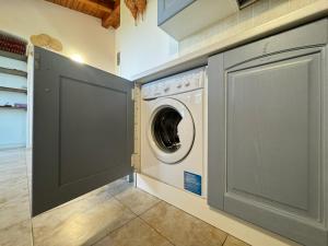 a laundry room with a washer and dryer at Villa Rosi&Maria in Coccorino