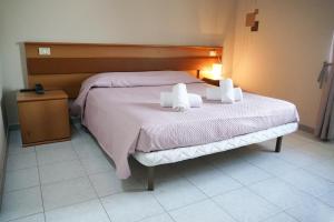 a bedroom with a bed with two towels on it at Locanda dal Giangi in Quargnento