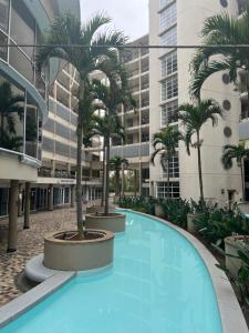 Πισίνα στο ή κοντά στο Point Waterfront apartment by The Raz