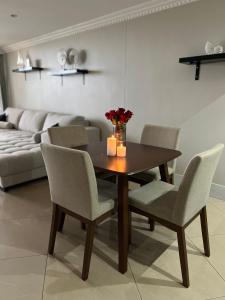 Χώρος καθιστικού στο Point Waterfront apartment by The Raz