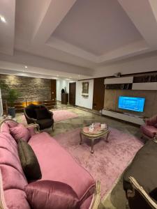 Posezení v ubytování فيلا مفروشه للايجار في التجمع + 21 fotografií