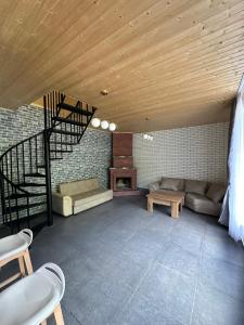 a living room with a couch and a fire place at Khedi Utsera in Utsera