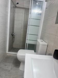 Ένα μπάνιο στο Faneromeni 33 +16 φωτογραφίες