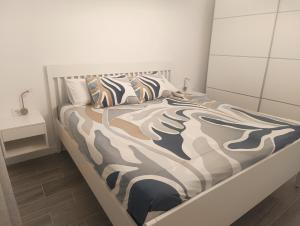 En eller flere senge i et værelse på Casa Alkama