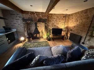 Gallery image of The Snug- A beautiful and characterful property connected to a historic Georgian Manor House in Overton