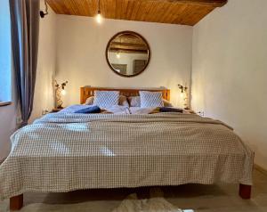 Postel nebo postele na pokoji v ubytování Roots & Nest Cottage Liptov