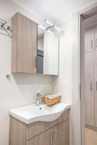 Kuchyň nebo kuchyňský kout v ubytování Myrina Retreat - Blue Horizon