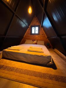 Postel nebo postele na pokoji v ubytování Chardonnay Tiny Home for Nature Lovers North Cyprus + 22 fotografií