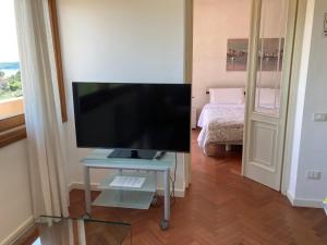 Μια τηλεόραση ή/και κέντρο ψυχαγωγίας στο Agriturismo Nonna Bettina