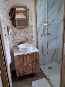 a bathroom with a sink and a shower at Appartement Soubise, le Bonheur Côté Mer in Soubise