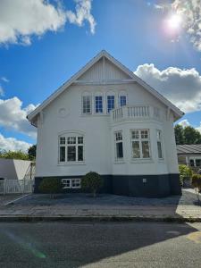 Το κτήριο όπου στεγάζεται  η βίλα