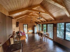 a kitchen and living room with a table and chairs at La Sava lui Traian in Gârda de Sus