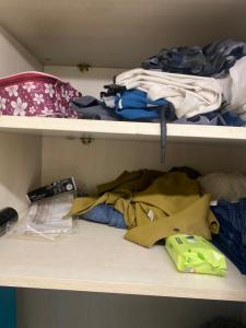 un armario lleno de mucha ropa en SK homes, en Zirakpur