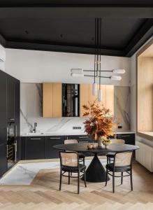 Кухня или мини-кухня в Apartamento de luxo a um passo do oceano
