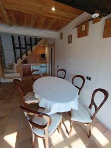 a table and chairs in a room with a kitchen at Habitación Doble Cian Baño Privado Cartes in Cartes