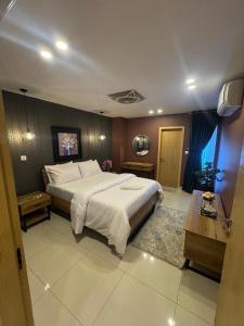 a bedroom with a large bed in a room at Kazani Heights Luxurious apartments in Islamabad