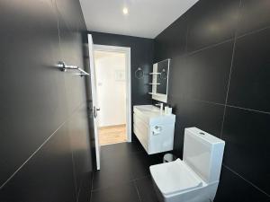 Koupelna v ubytování Premium City Center 10th Floor Sky View -Suite 103