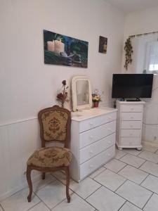 TV a/nebo společenská místnost v ubytování Studio proche de Perpignan + 19 fotografií