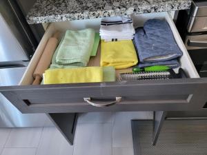 Φωτογραφία από το άλμπουμ του Newly constructed 3-Bedroom-Hyde Park- close to UWO and Hospital στο Λονδίνο +63 φωτογραφίες