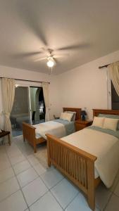 Postel nebo postele na pokoji v ubytování Tala Heights Villa 3Bedroom Pool Garden and Sunset