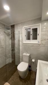 Koupelna v ubytování Tala Heights Villa 3Bedroom Pool Garden and Sunset