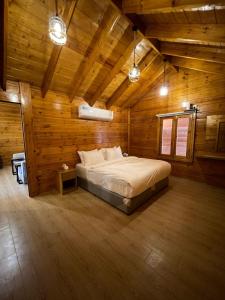 a bedroom with a bed in a wooden cabin at كوخ النزل الأوروبي in Jeddah