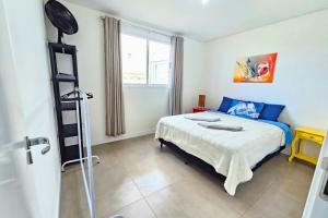 a bedroom with a bed and a ladder in it at Firenze Beach House AP101 - 500m da Praia + Wifi in Navegantes