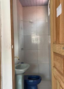 a bathroom with a toilet and a sink and a shower at Kitnet COP30 in Ananindeua